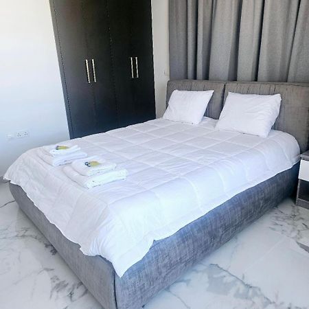 Deluxe Apartment Paphos Esterno foto